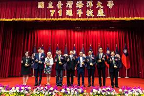 許泰文校長頒獎表揚113年度傑出校友